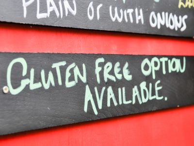 A sign saying 'gluten free option available'